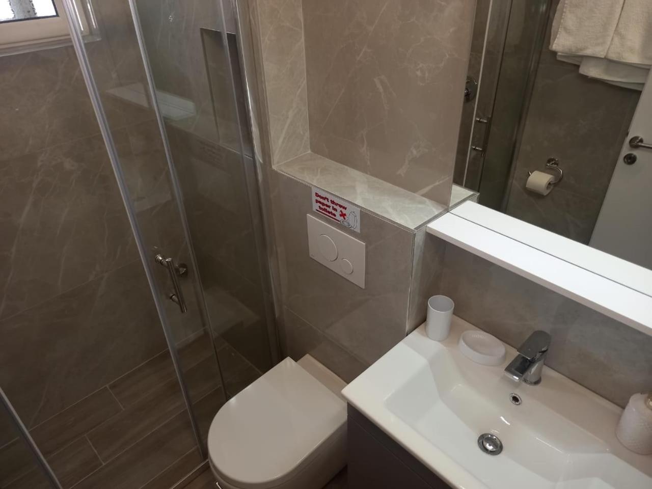 Kosta Apartments Sarandë 객실 사진